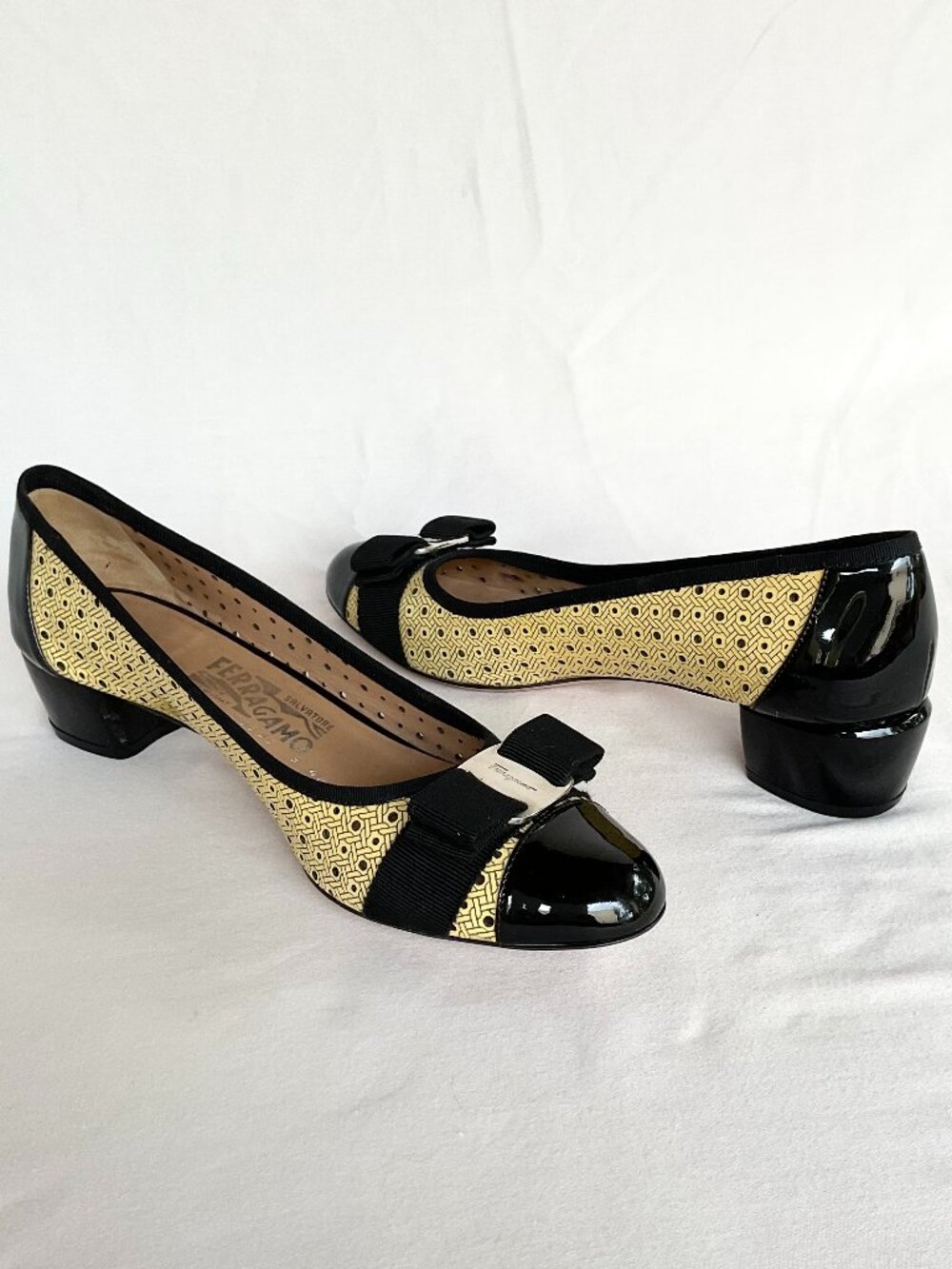 Salvatore Ferragamo Patent Leather Black & Cream Heels - US 9 AAAA Super Narrow